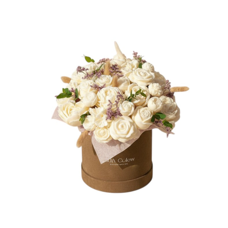 وَنَاسَة | Wenasa Pure Bloom Wax bouquet featuring 30 handcrafted white wax roses with dried flowers in a round box.